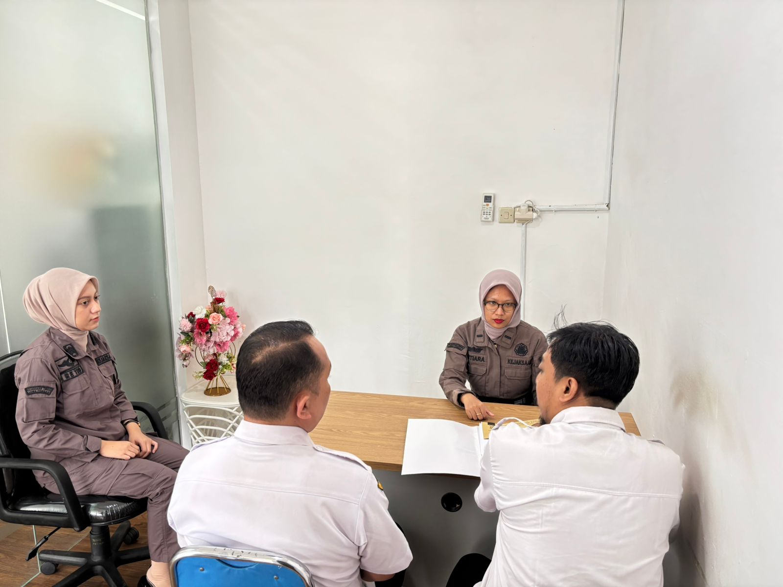 Penyerahan Surat Kuasa Khusus antara Jaksa Pengacara Negara dengan Badan Keuangan Daerah Kota Tegal