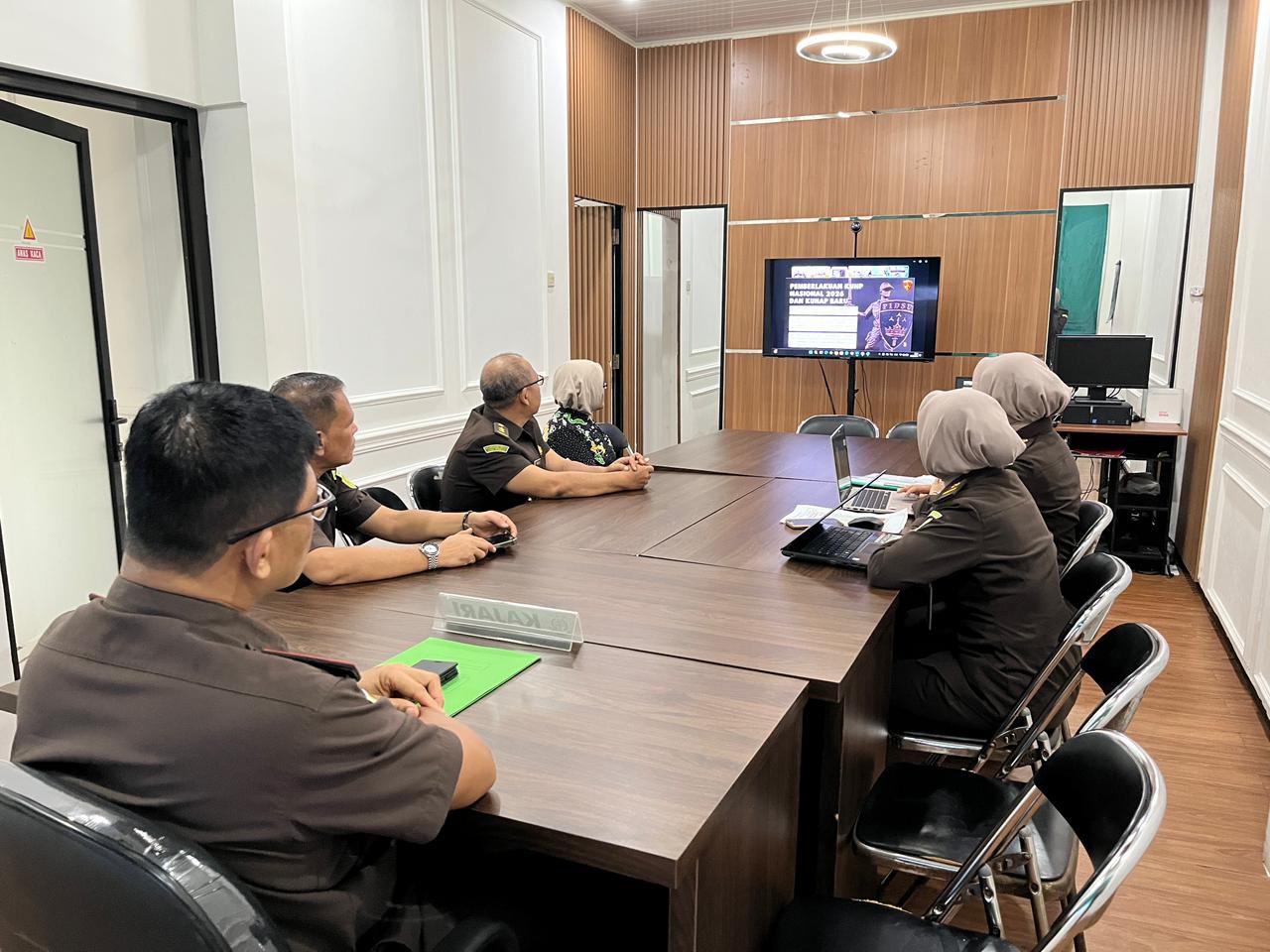 Kajari Kota Tegal Ikuti Diskusi Panel Penanganan Perkara Korupsi secara Daring